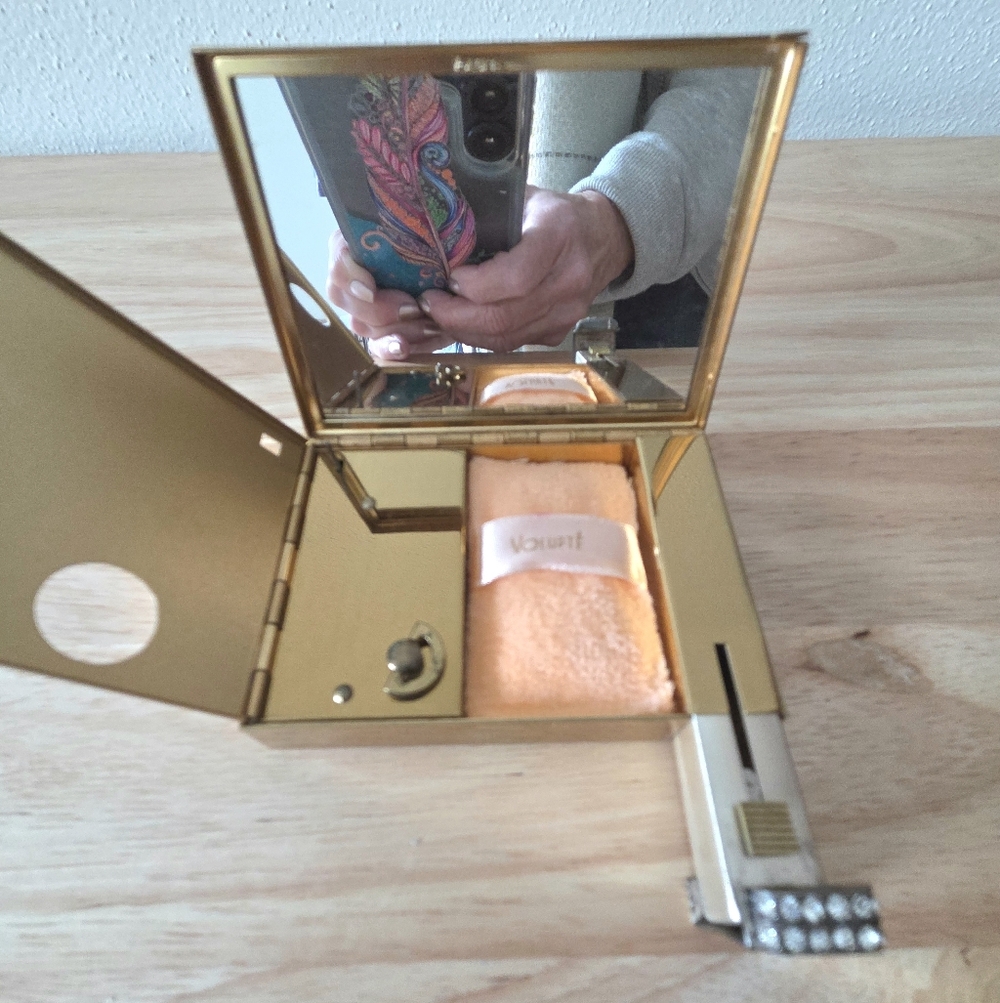 Vintage Volupte Musical Lip-Lock Compact - Picture 6 of 10